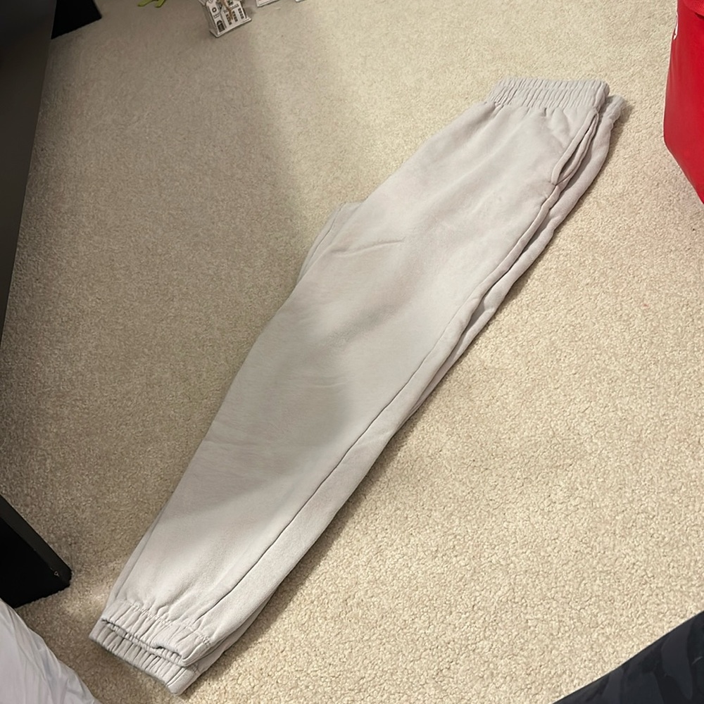 garage light tan 90s sweats medium